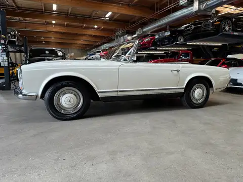 Mercedes-Benz 230