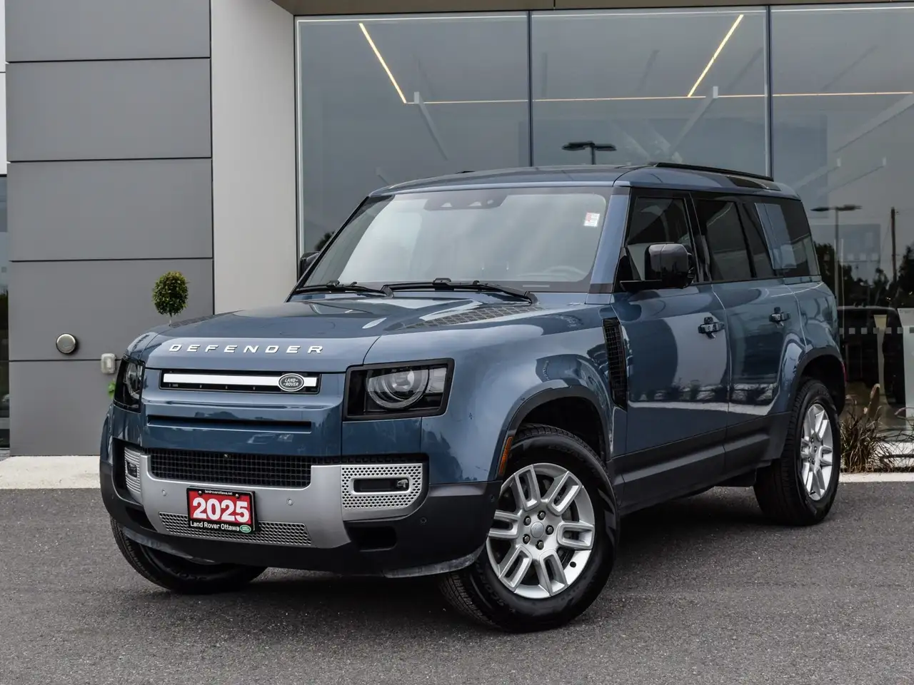 2025 Land Rover Defender S P300