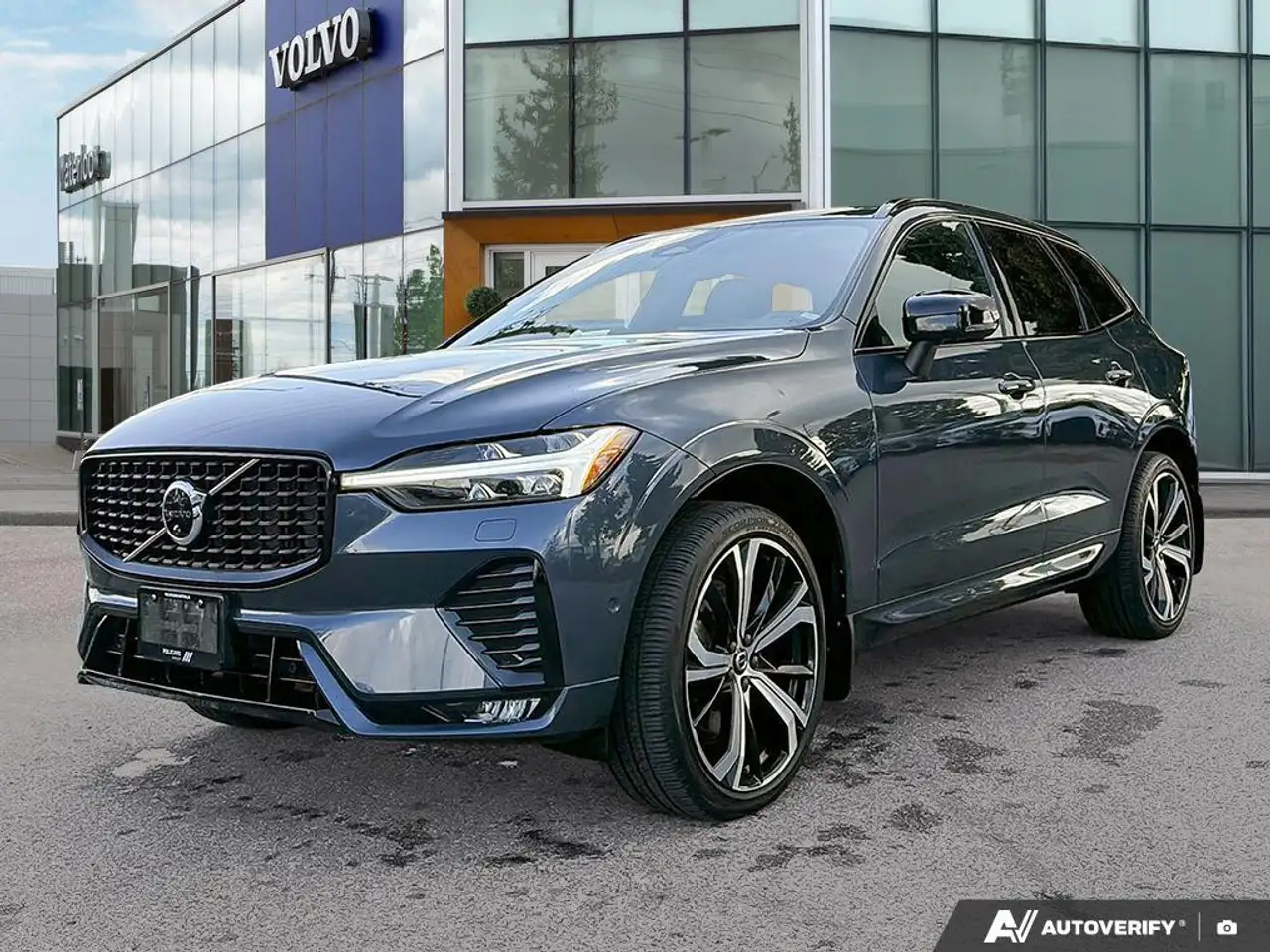 2022 Volvo XC60 R-Design