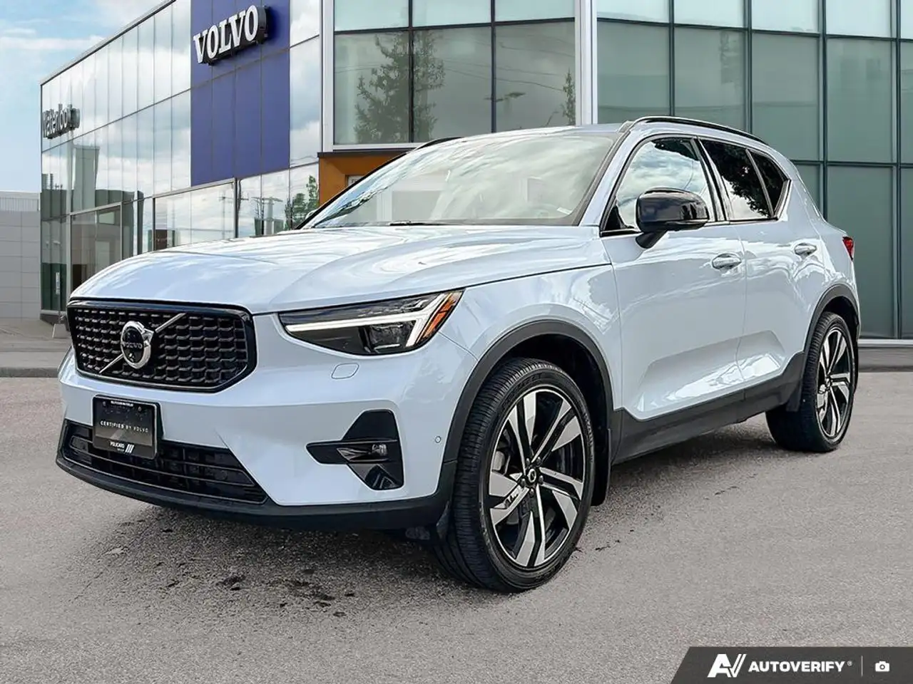 2025 Volvo XC40 Plus