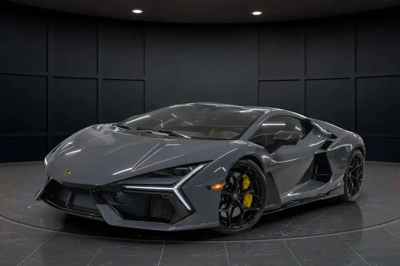 2025 Lamborghini Revuelto