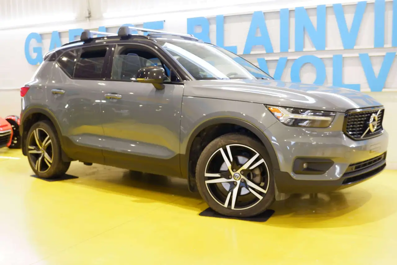 2022 Volvo XC40 R-Design