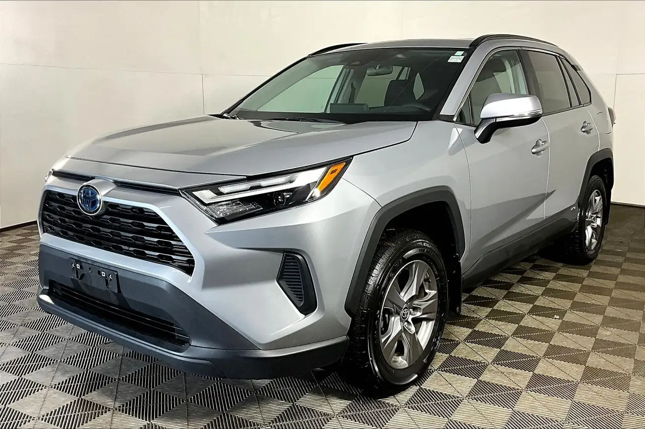 2024 Toyota RAV4 XLE